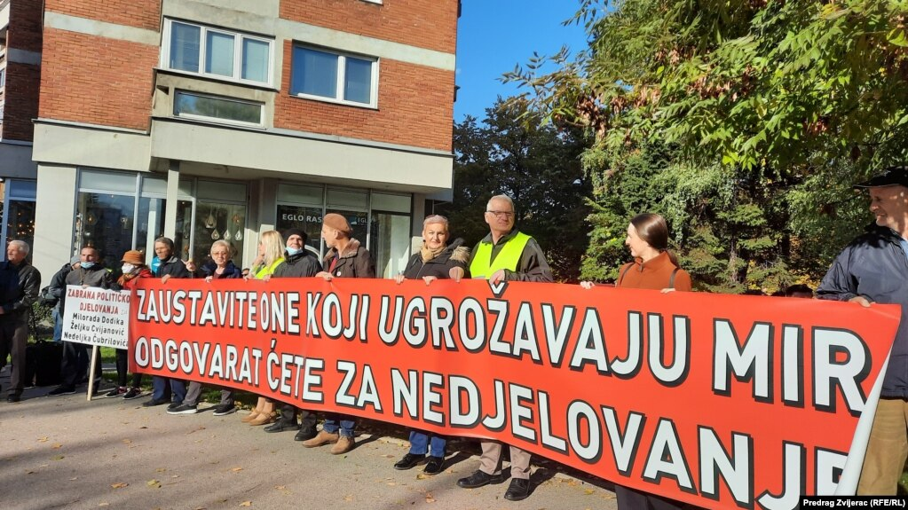 Protesti ispred Američke ambasade